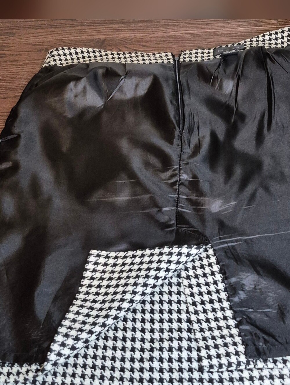 Pencil skirt- belted waist - lined - Picture 10 of 14